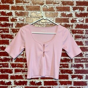 Abercrombie & Fitch Soft A&F Rib Keyhole Scoop Neck Crop top. S